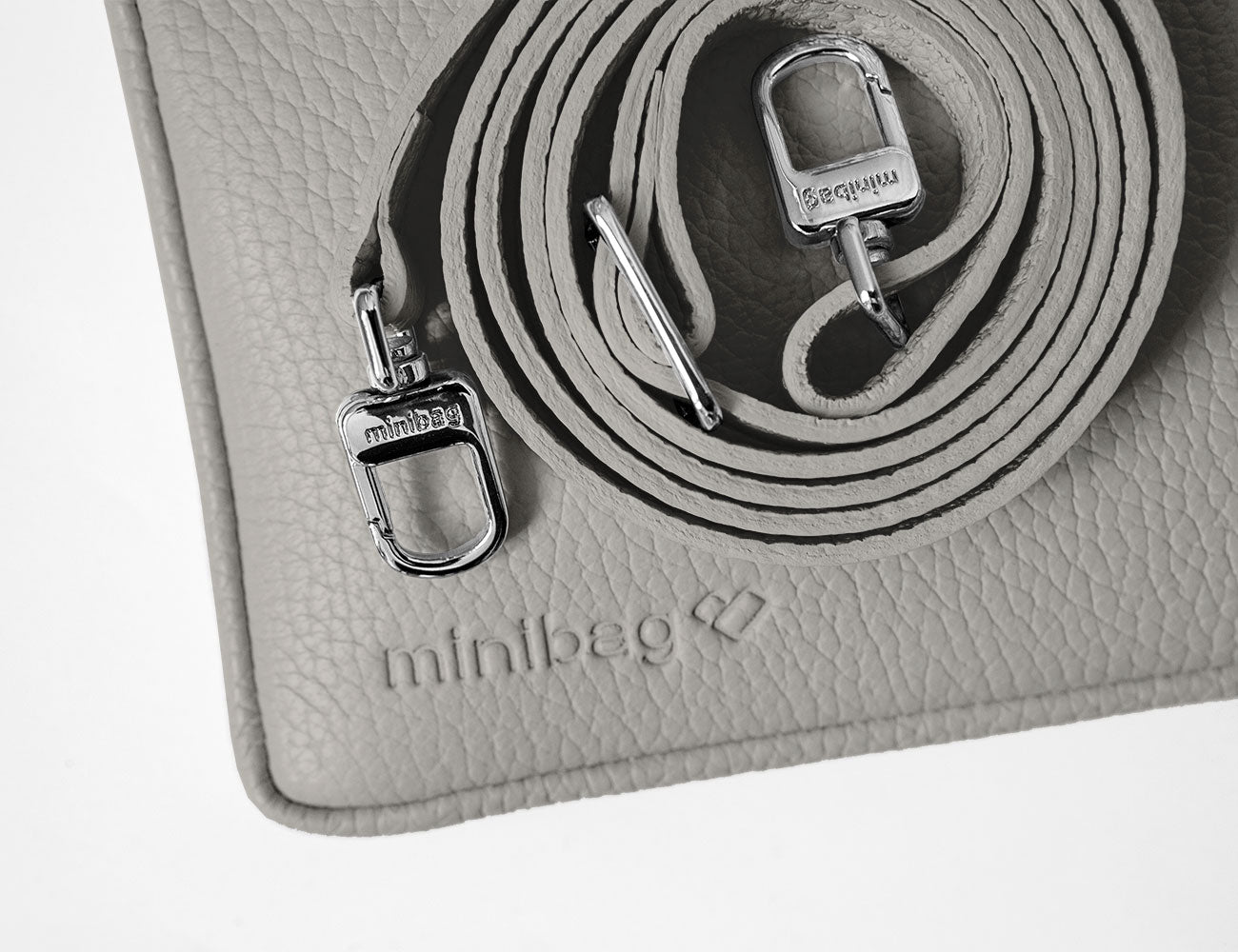 minibag taupe detailansicht, kleine tasche taupe, mini bag taupe
minibag taupe, kleine beige tasche mit Gurt