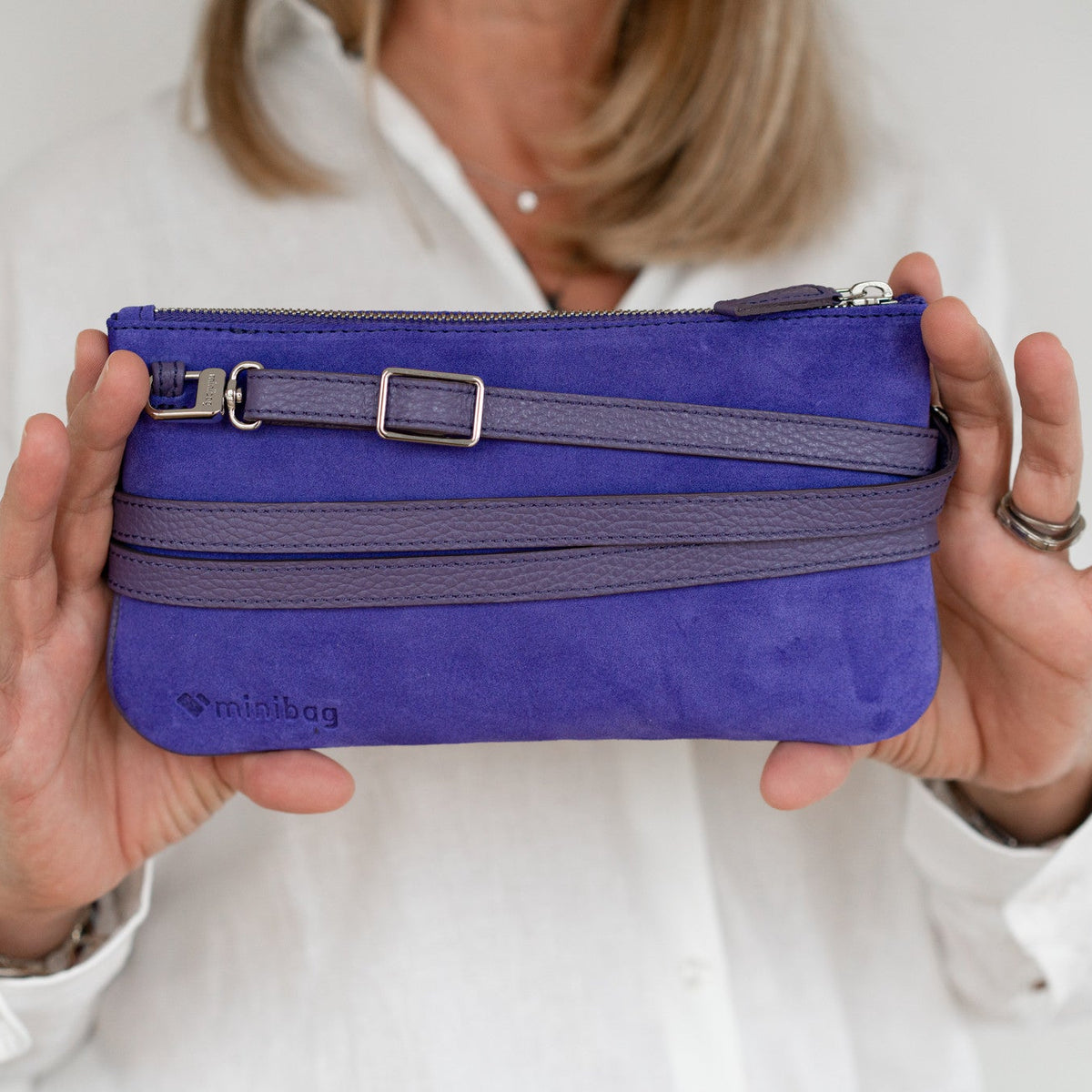 kleine lila Tasche, kleine Velourtasche lila,