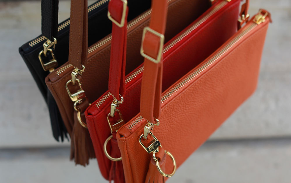 ledertasche mit goldenem Zipp, kleine Tasche mit goldenenn Metallteile, kleine Tasche gold, Clutchbag gold