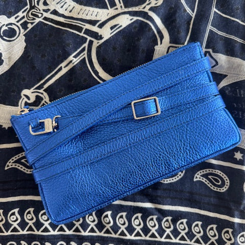 metallic blaue Minitasche, mini bag metallblau, blaue Minibag, blaue kleine Ledertasche, Minitasche aus Leder in blau
blaue Ledertasche, Metallictaschen, blaue Clutch
