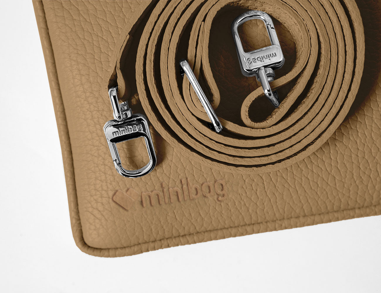 minibag cappuccino, hellbraune Ledertasche, hellbraune Clutch, brauner Ledergurt, Detailaufnahme