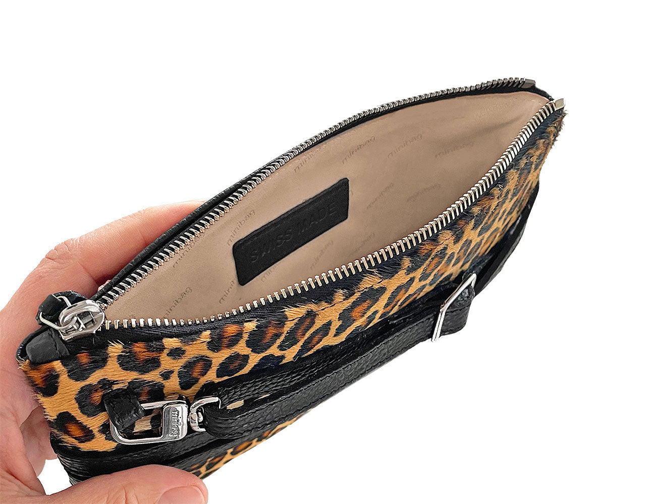 minibag leo, Geldtasche zum Umhängen, Innenleben minibag, Ledertasche mit Leopardenfell